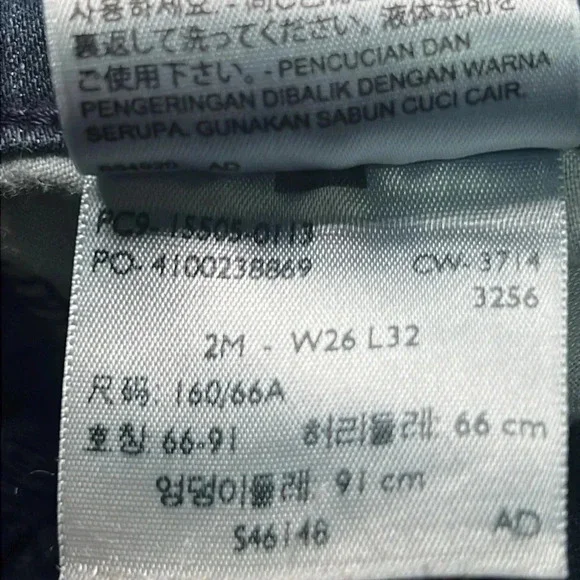 Levi Cut off's. Levi's  Jean Shorts. Denim Shorts. Size 2 - Picture 10 of 10